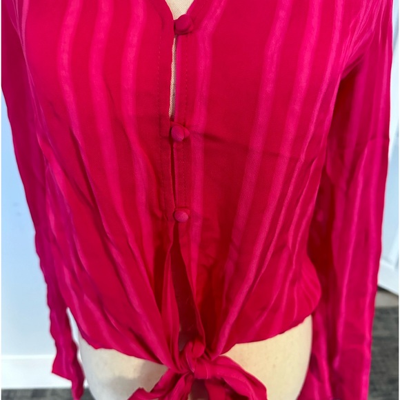 Line & Dot Button Down - Picture 4 of 4